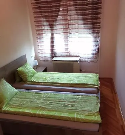 Szarkalab Apartman Apartment