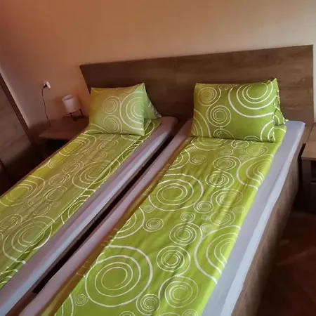 Szarkalab Apartman Apartment