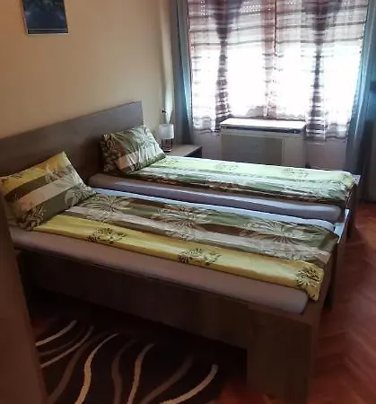 Szarkalab Apartman *