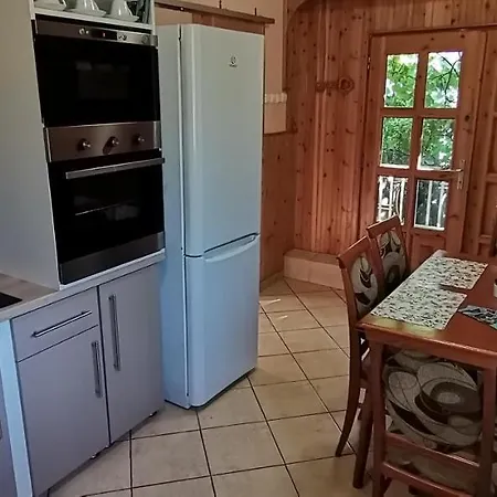 Szarkalab Apartman *