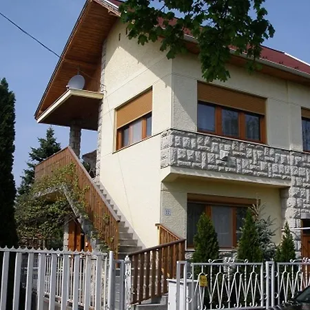 Szarkalab Apartman Apartment *